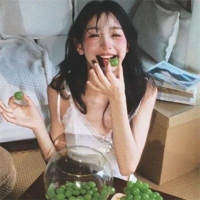橙色女孩